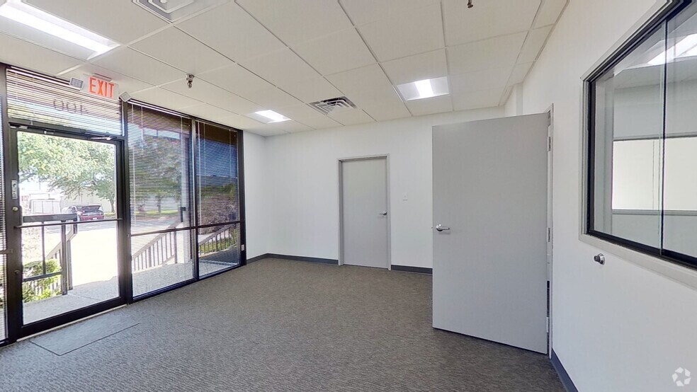 2154 W Northwest Hwy, Dallas, TX à louer - Numérisation 3D Matterport – Image 3 sur 25
