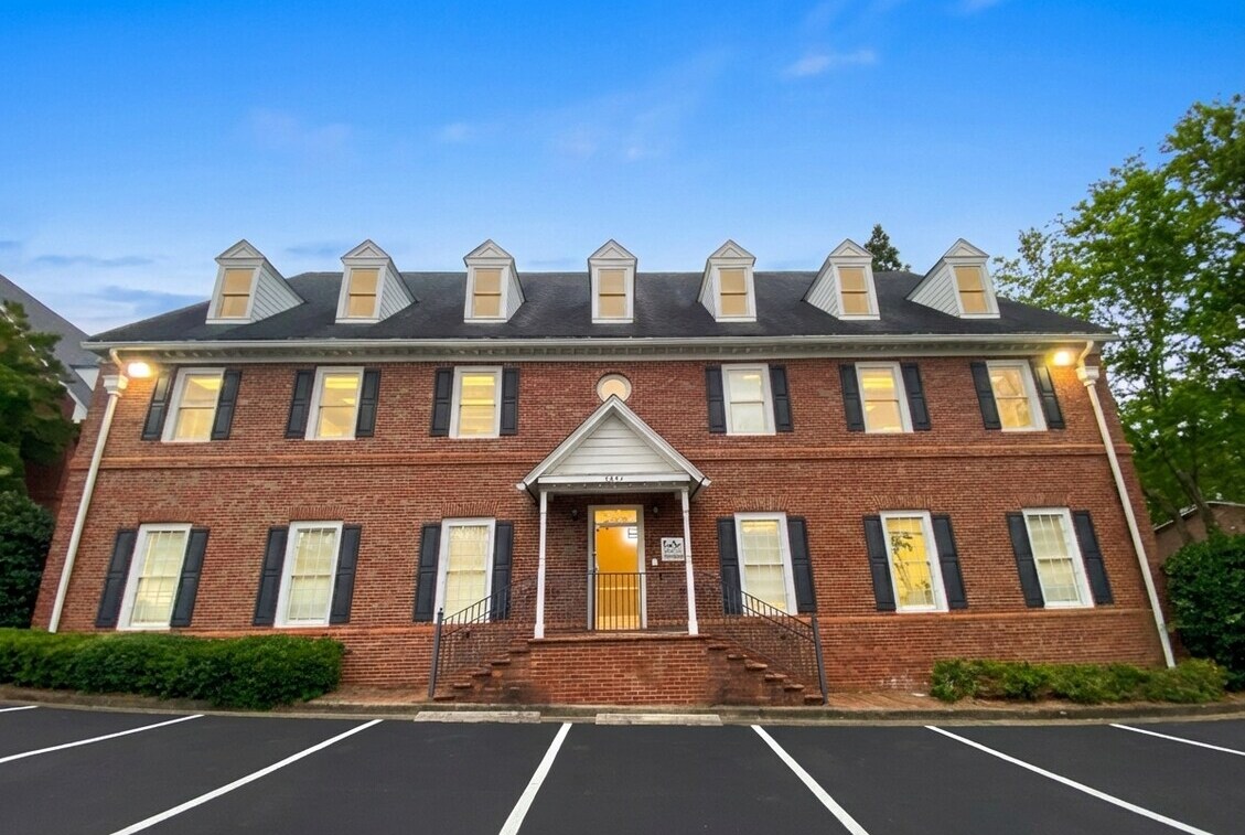 6298 Baker Ct, Norcross, GA à louer Photo principale– Image 1 sur 41