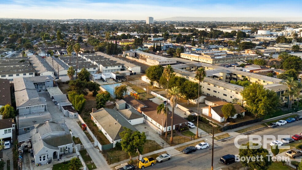 3150-3162 Euclid Avenue portefeuille de 3 biens à vendre sur LoopNet.fr - Aérien – Image 3 sur 11