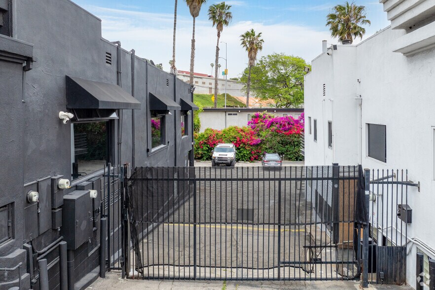1952 N Cahuenga Blvd, Los Angeles, CA à louer - Photo de l’immeuble – Image 2 sur 19