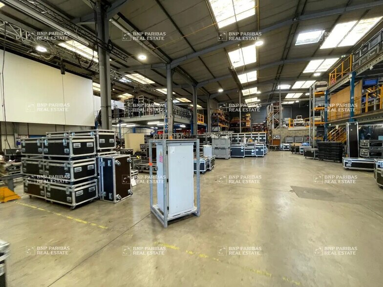 Local d’activités dans Saint-Jeannet à louer - Photo de l’immeuble – Image 1 sur 9