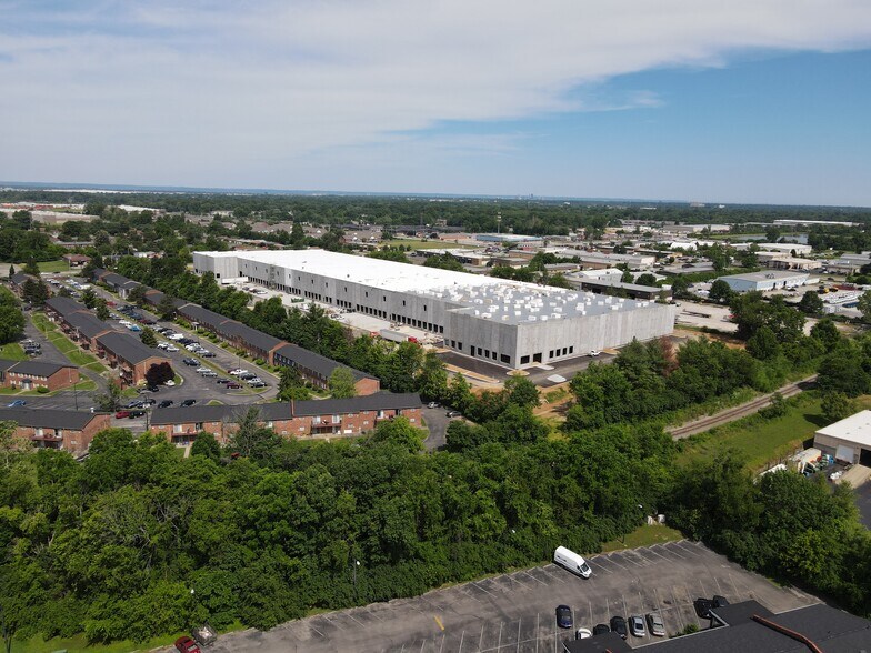 6611 Shepherdsville Rd, Louisville, KY à louer - Photo de l’immeuble – Image 3 sur 4