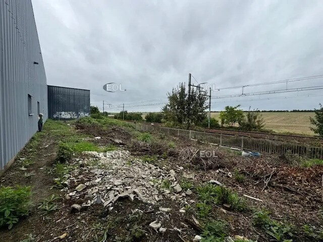 Local d’activités dans Plaisir à louer - Photo de l’immeuble – Image 2 sur 2