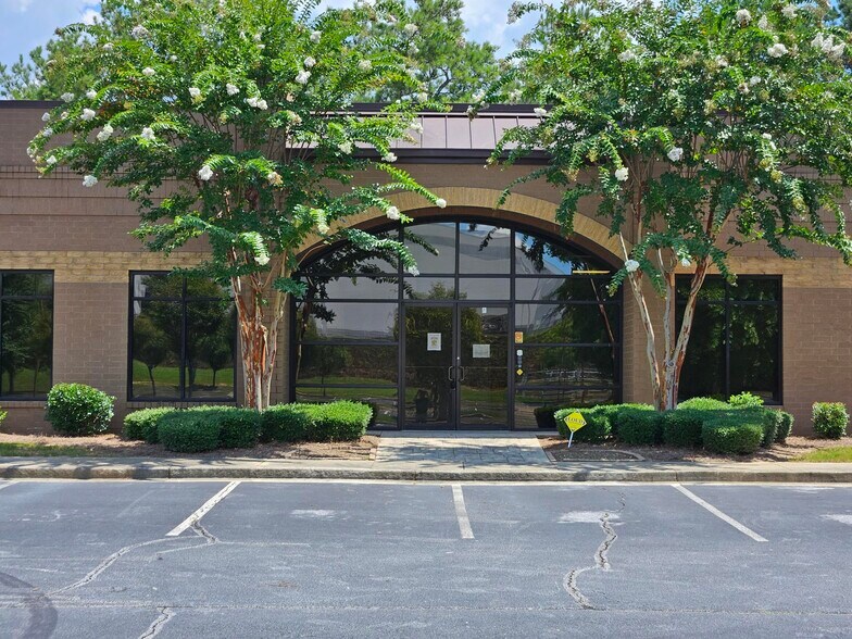 3750 Naturally Fresh Blvd, Atlanta, GA à louer - Photo principale – Image 1 sur 18