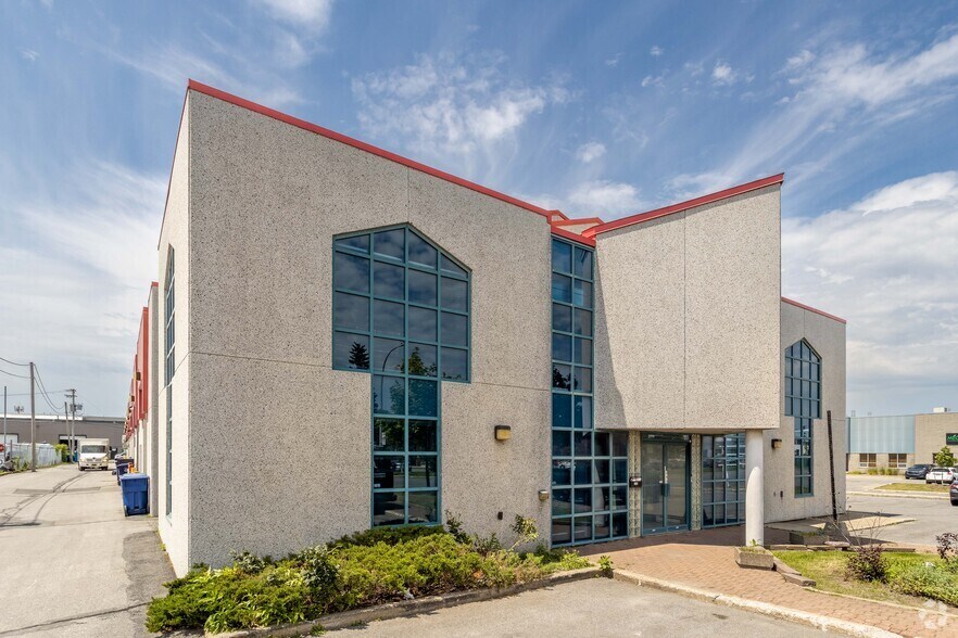 900-928 Rue Michelin, Laval, QC à louer - Photo de l’immeuble – Image 2 sur 8