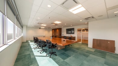 1200 59th Ave SE, Calgary, AB à louer Photo intérieure– Image 1 sur 10