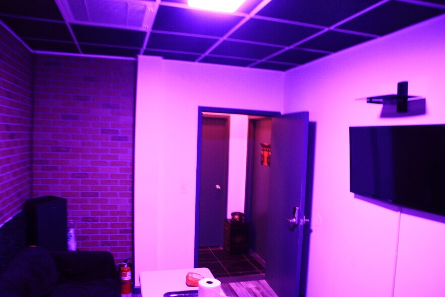 475 Babylon Tpke, Freeport, NY à louer - Photo de l’immeuble – Image 3 sur 8