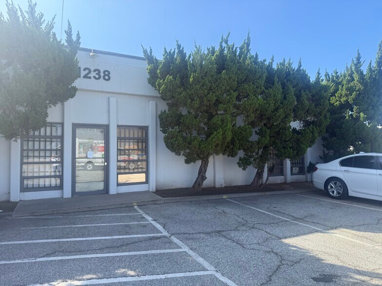 1238-1254 E Cypress St, Covina, CA à louer - Photo de l’immeuble – Image 2 sur 7