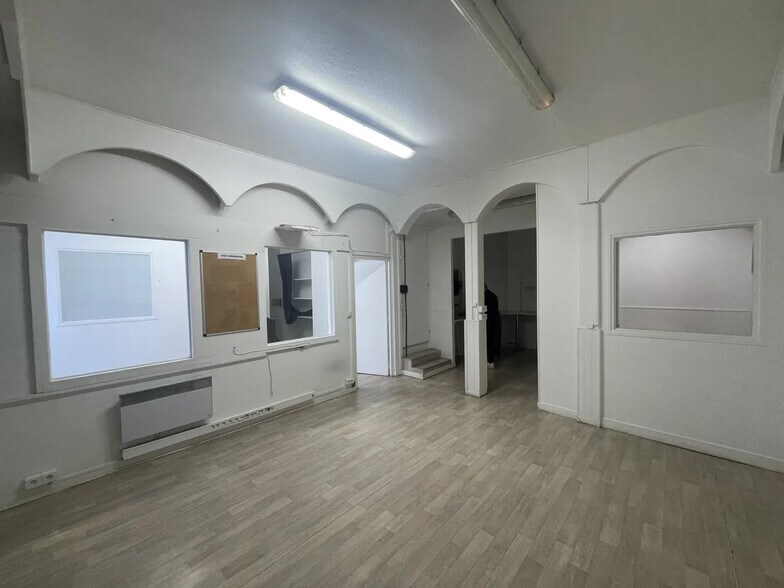 Local commercial dans Paris à louer - Photo intérieure – Image 2 sur 9