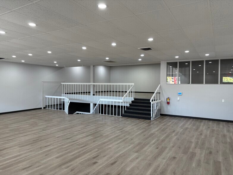 6800 SW Beaverton Hillsdale Hwy, Portland, OR à louer - Photo de l’immeuble – Image 2 sur 24