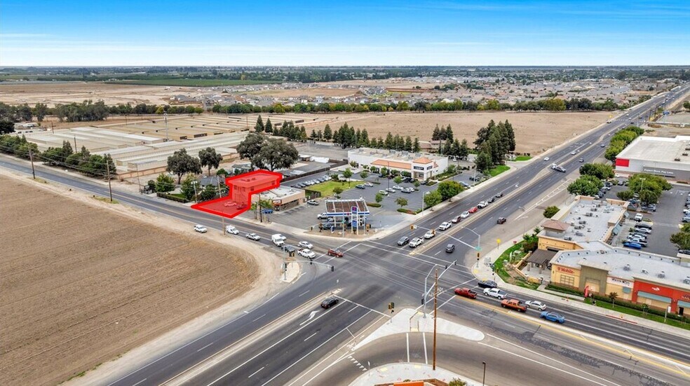 1088 N Mooney Blvd, Tulare, CA à louer - Photo de l’immeuble – Image 2 sur 34