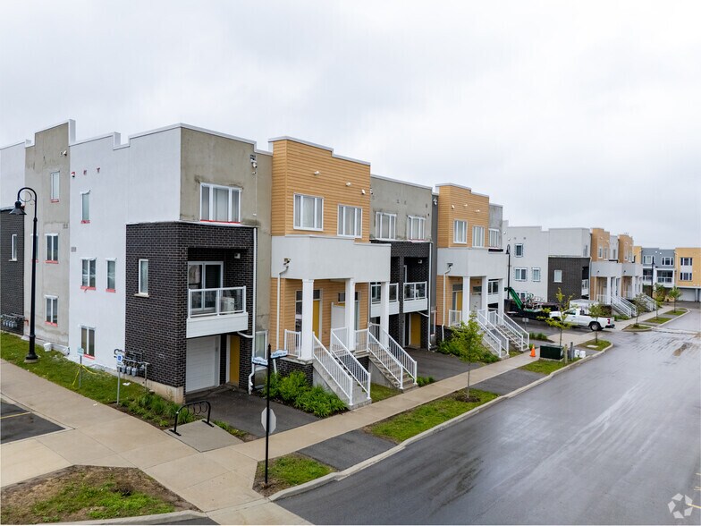 124 Seabrook Dr, Kitchener, ON à louer - Photo principale – Image 1 sur 2