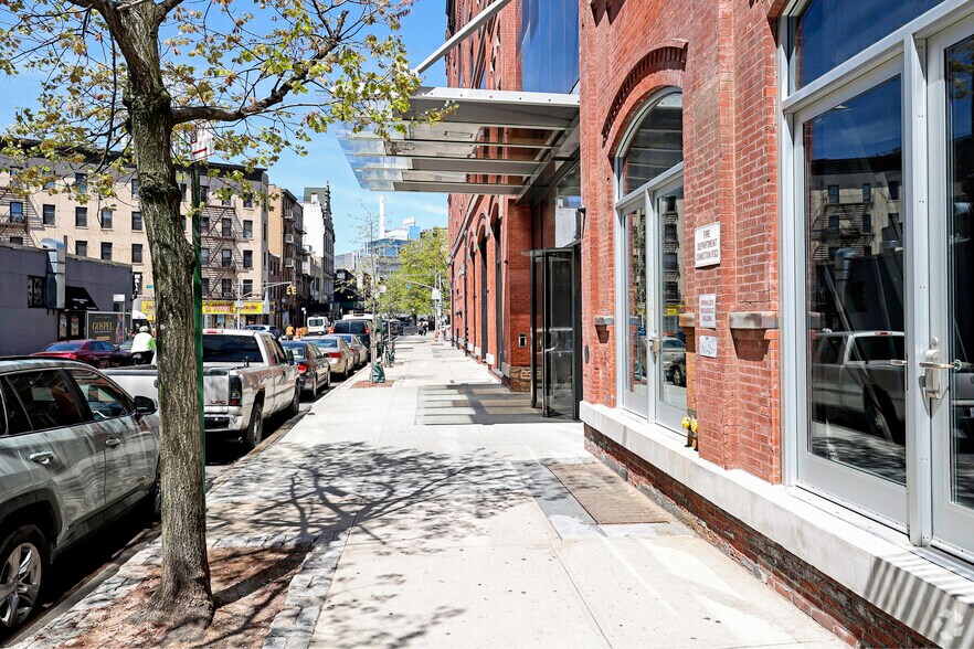 461 W 126th St, New York, NY à louer - Photo de l’immeuble – Image 3 sur 13