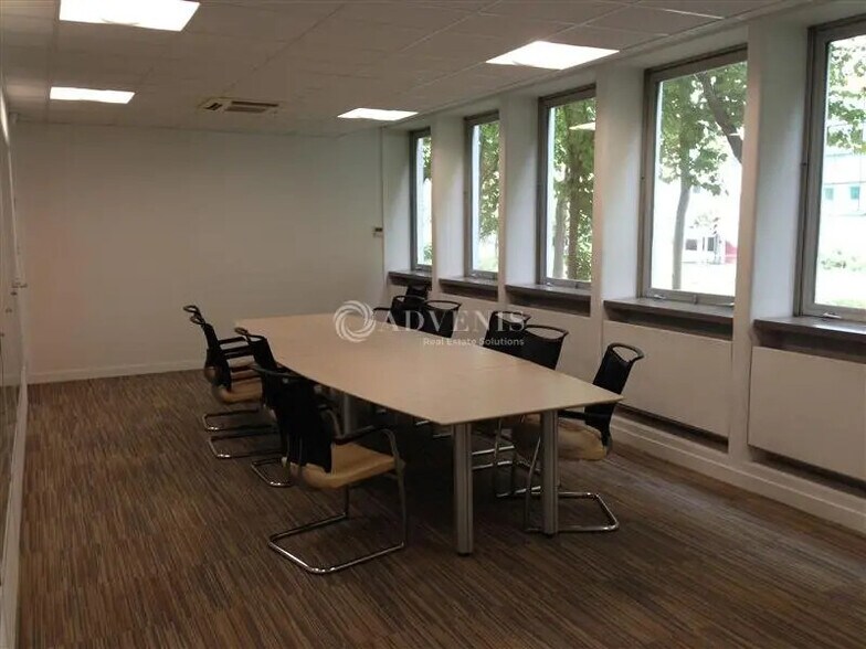Bureau dans Créteil à louer - Photo de l’immeuble – Image 3 sur 6