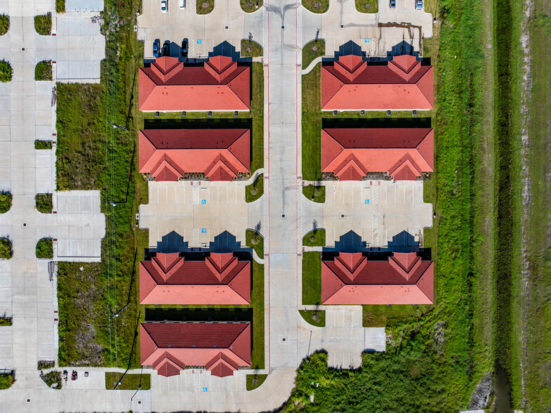 2743 Smith Ranch Rd, Pearland, TX à louer - Photo de l’immeuble – Image 2 sur 11
