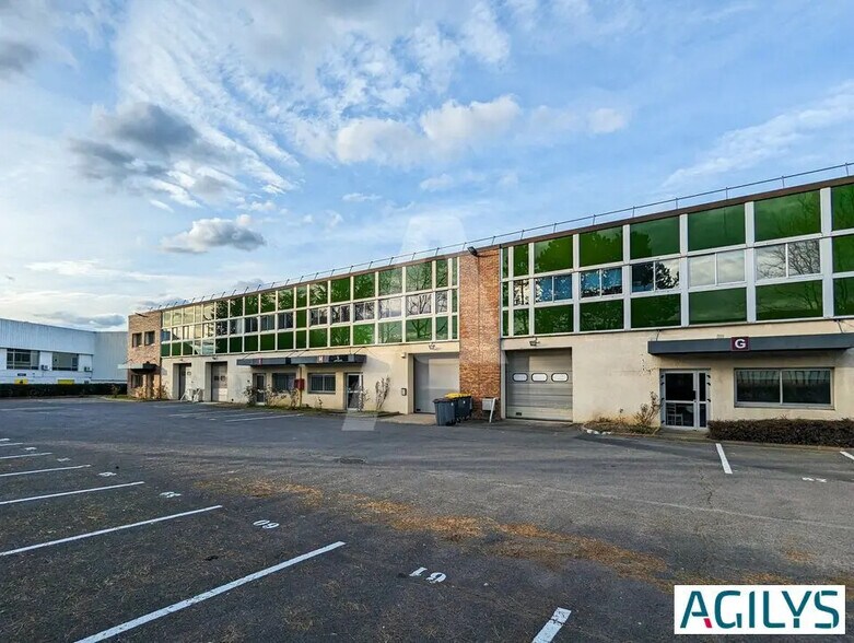 Local d’activités dans Les Ulis à louer - Photo de l’immeuble – Image 1 sur 9