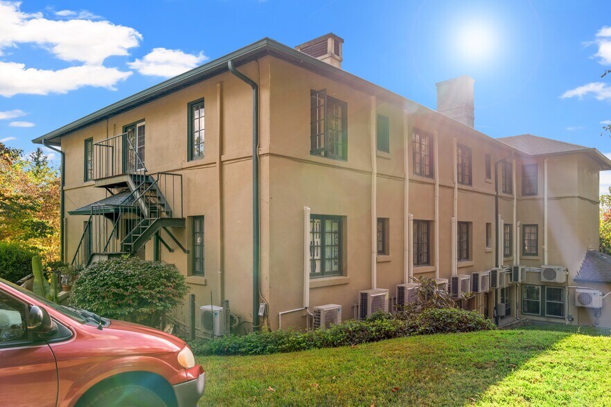 491 Kimberly Ave, Asheville, NC à vendre - Photo de l’immeuble – Image 3 sur 6