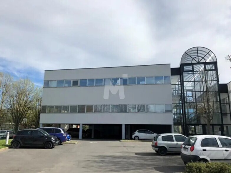 Bureau dans Évry-Courcouronnes à louer - Photo de l’immeuble – Image 2 sur 11