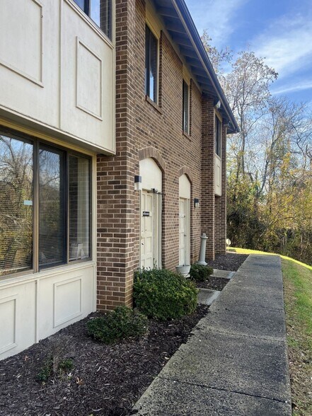 2250 Murrell Rd, Lynchburg, VA à louer - Photo de l’immeuble – Image 1 sur 4