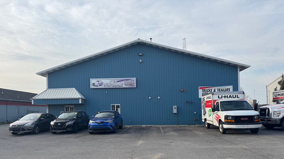 1305 E Summit St, Crown Point, IN à vendre - Photo de l’immeuble – Image 2 sur 11