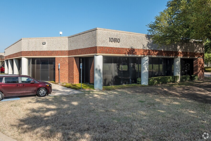 10610 Metric Dr, Dallas, TX à louer - Photo principale – Image 1 sur 6