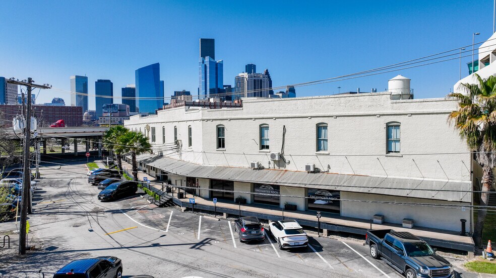 1113 Vine St, Houston, TX à louer - Photo de l’immeuble – Image 3 sur 17
