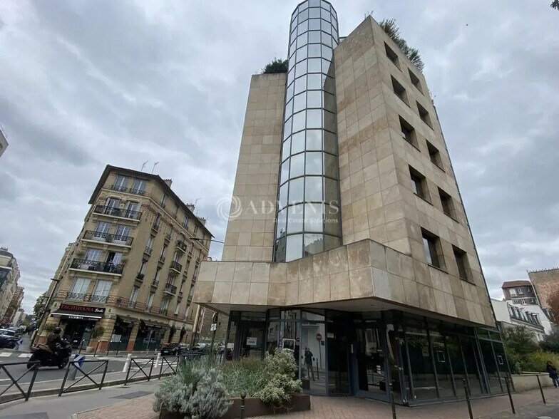 Bureau dans Boulogne-Billancourt à louer - Photo de l’immeuble – Image 1 sur 9