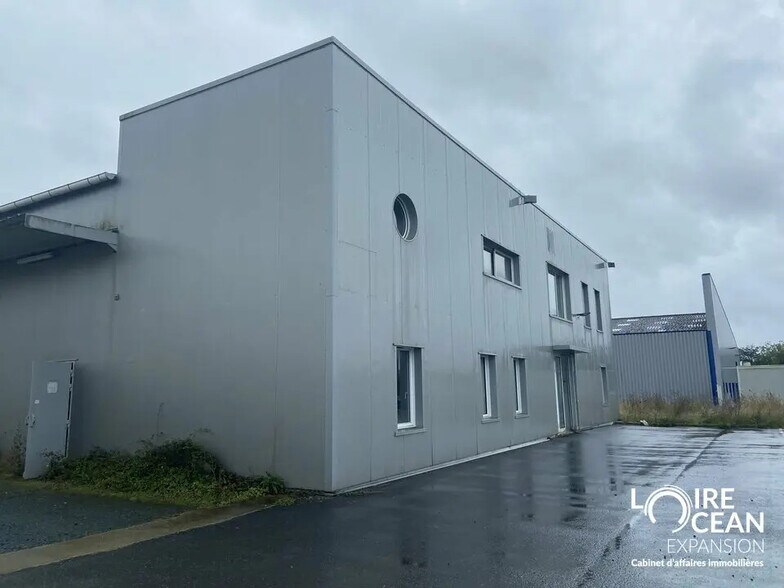 Local d’activités dans Mésanger à louer - Photo de l’immeuble – Image 1 sur 1