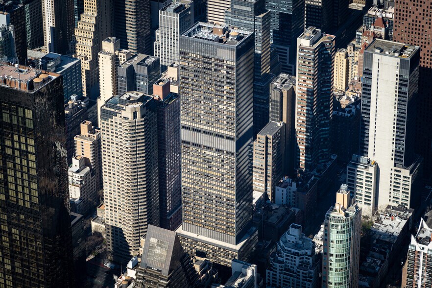 885 2nd Ave, New York, NY à louer - Photo de l’immeuble – Image 1 sur 15