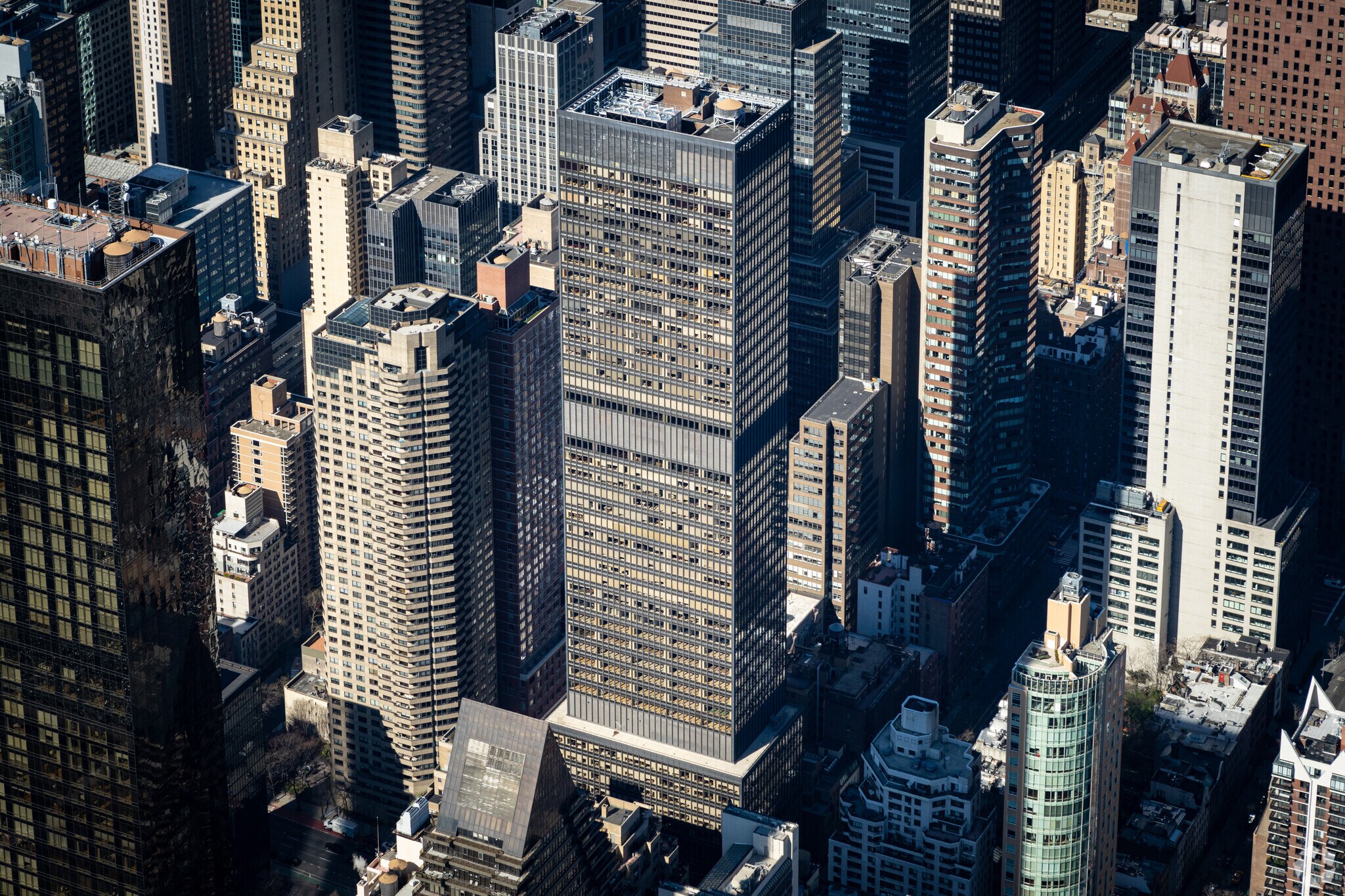 885 2nd Ave, New York, NY à louer Photo de l’immeuble– Image 1 sur 16