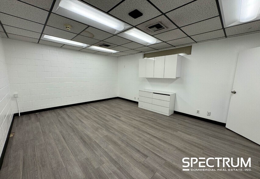 7735-7751 Densmore Ave, Van Nuys, CA à louer - Photo de l’immeuble – Image 3 sur 5