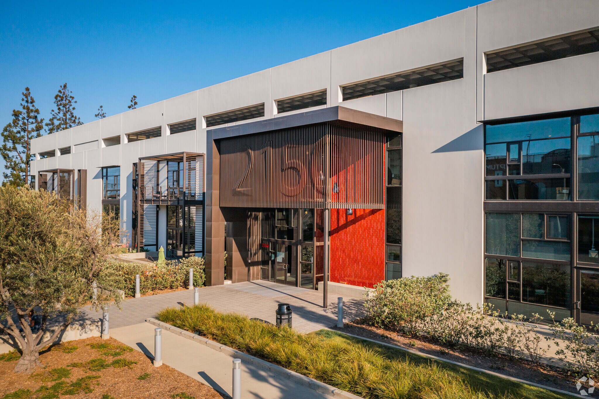 800 Apollo St, El Segundo, CA à louer Photo principale– Image 1 sur 12