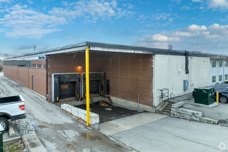 475 Garyray Dr, Toronto, ON à louer - Photo de l’immeuble – Image 2 sur 5