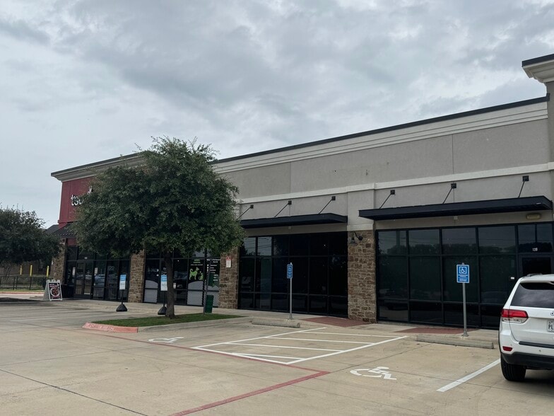 1824 W Slaughter Ln, Austin, TX à louer - Photo de l’immeuble – Image 3 sur 14