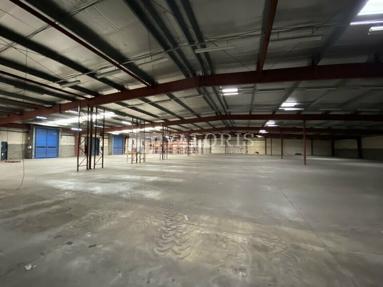 Local d'activités dans Saint-Quentin-Fallavier à vendre - Photo de l’immeuble – Image 3 sur 12