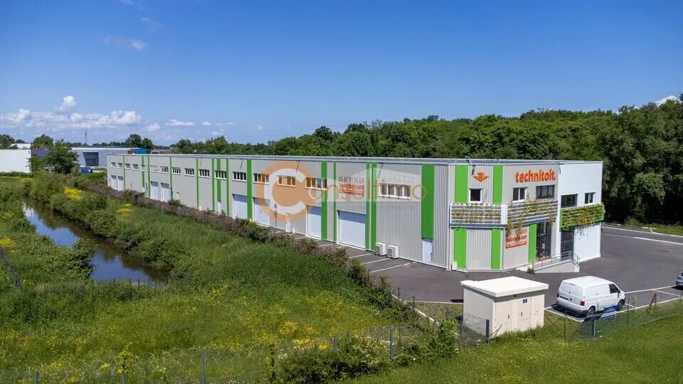 Local d'activités dans Tresses à vendre Photo de l’immeuble– Image 1 sur 9