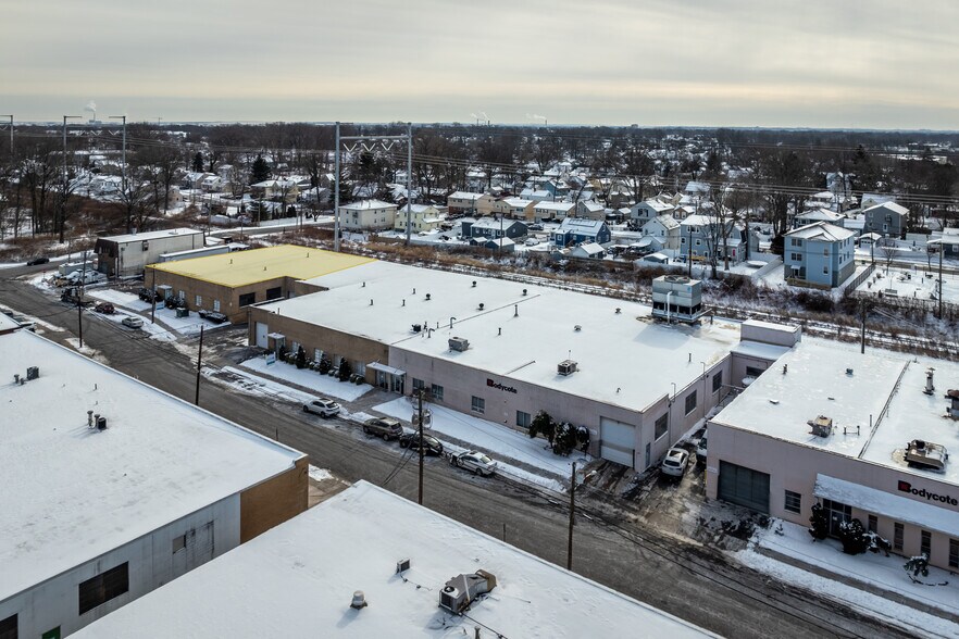 312 Cox St, Roselle, NJ à louer - Photo de l’immeuble – Image 2 sur 4