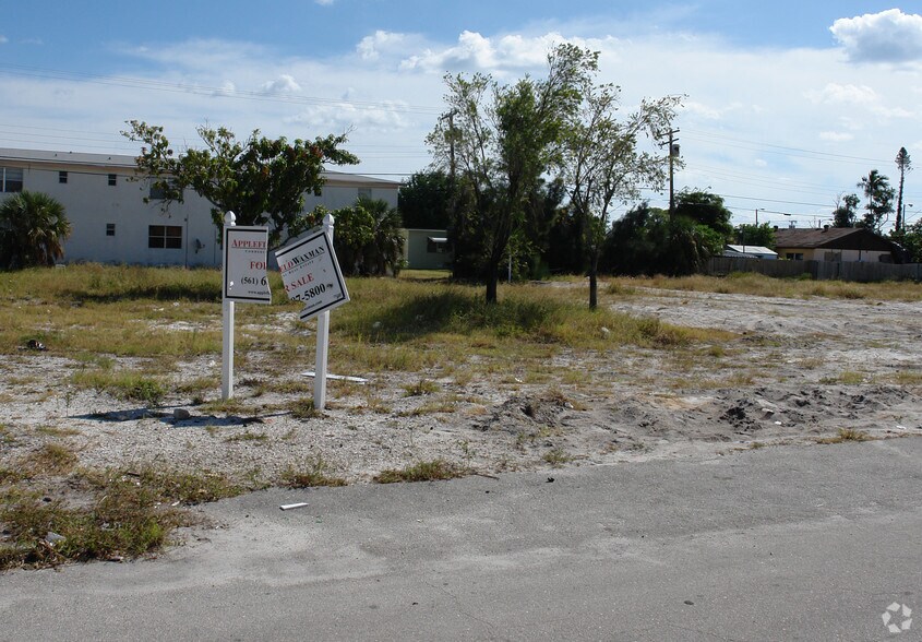 1122 S J St, Lake Worth Beach, FL à vendre - Photo de l’immeuble – Image 2 sur 4