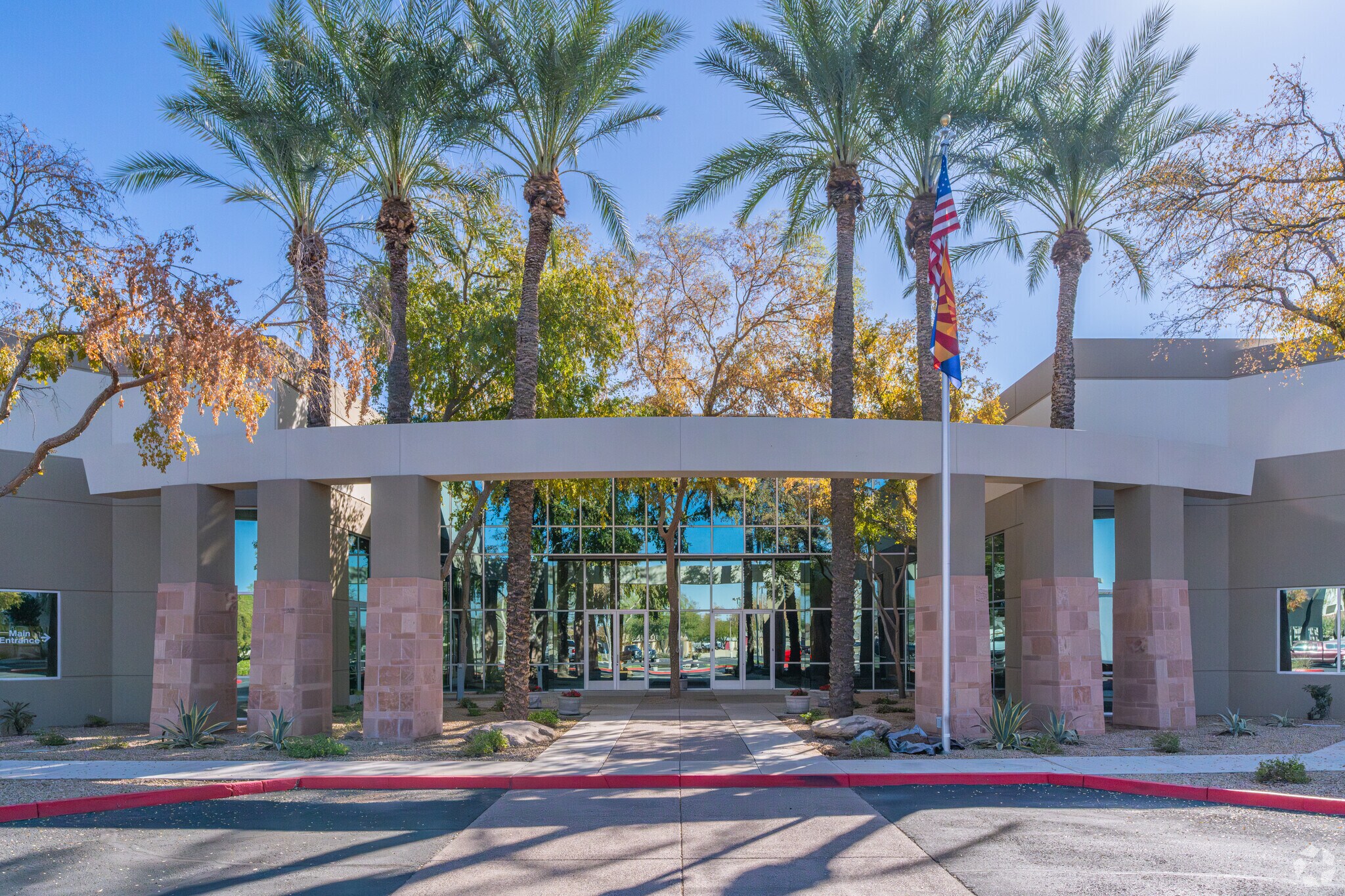 20401 N 29th Ave, Phoenix, AZ à louer Photo principale– Image 1 sur 21