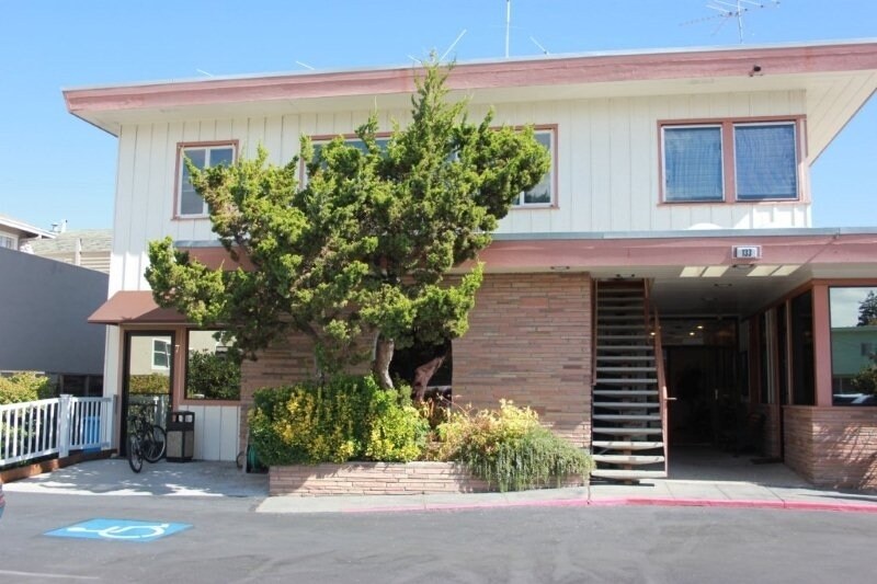 133 Arch St, Redwood City, CA à louer - Photo de l’immeuble – Image 1 sur 9