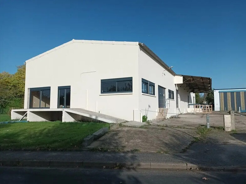 Local d’activités dans Yerville à louer - Photo de l’immeuble – Image 1 sur 4