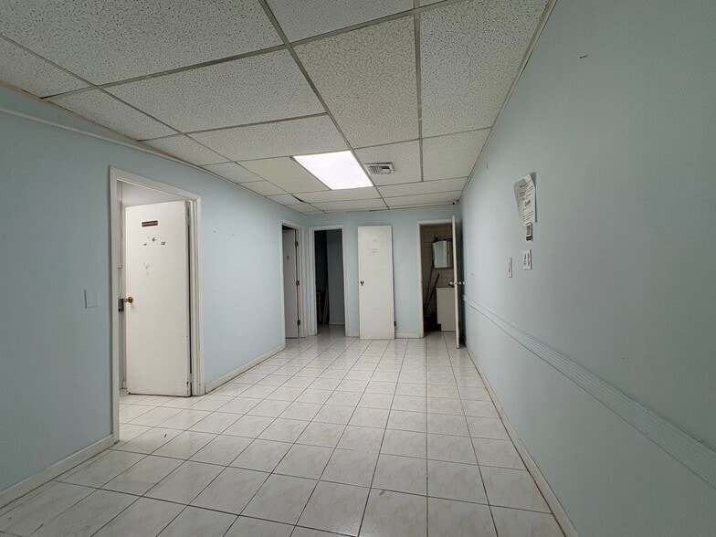 3078-30100 51st St, Woodside, NY à louer - Photo de l’immeuble – Image 2 sur 8