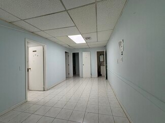 Plus de détails pour 3078-30100 51st St, Woodside, NY - Local commercial à louer