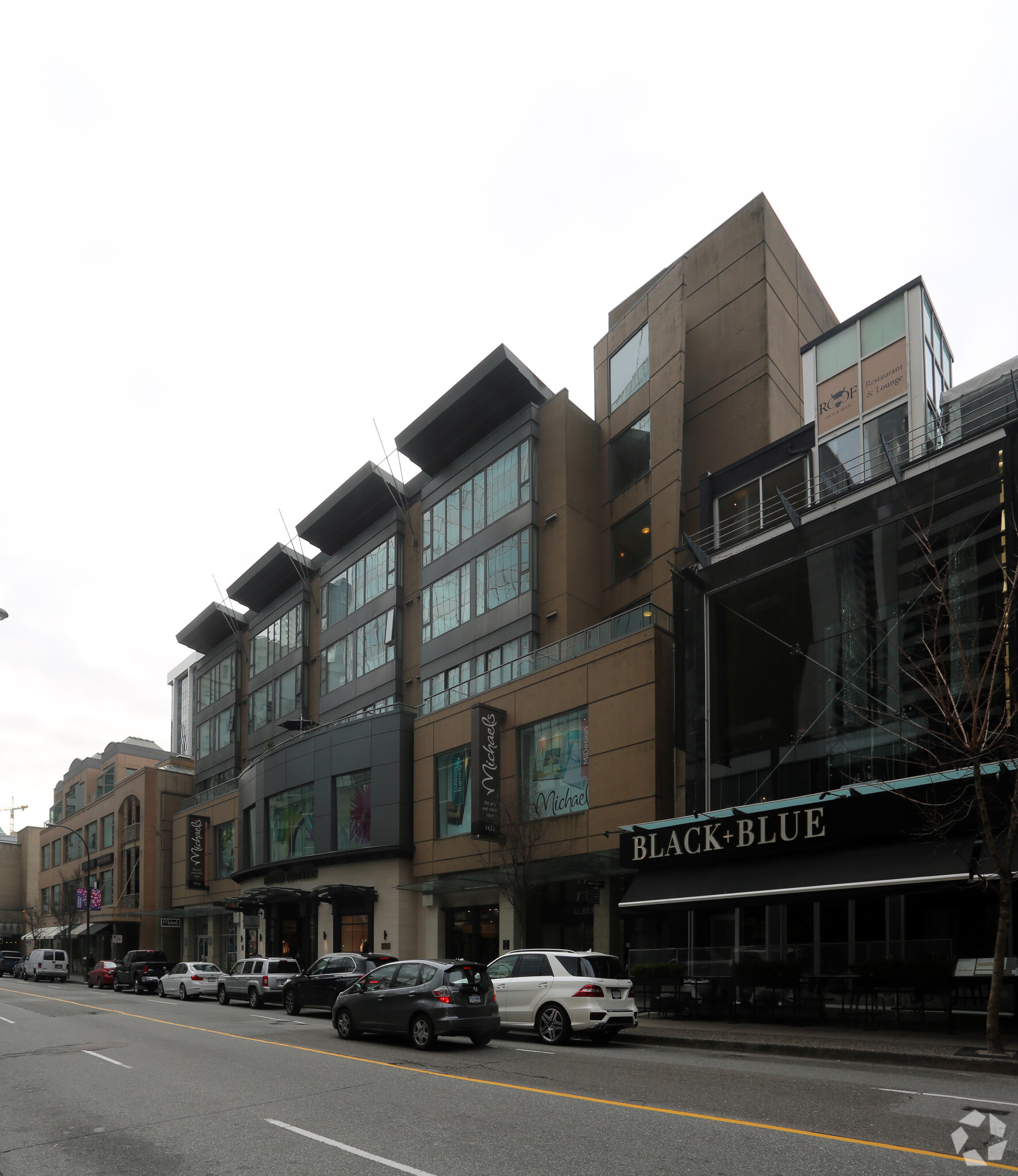 1022-1028 Alberni St, Vancouver, BC à louer Photo principale– Image 1 sur 4