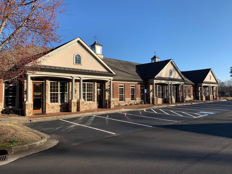 514 W Maple St, Cumming, GA à louer - Photo de l’immeuble – Image 3 sur 6