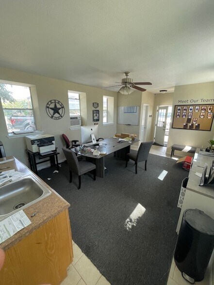 1630 County Road 279, Liberty Hill, TX à louer - Photo de l’immeuble – Image 3 sur 8