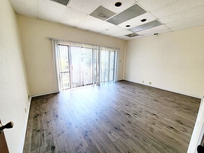 13091 Pond Springs Rd, Austin, TX à louer Photo intérieure– Image 1 sur 8