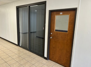 2734 W Kingsley Rd, Garland, TX à louer Hall d’entrée– Image 1 sur 5
