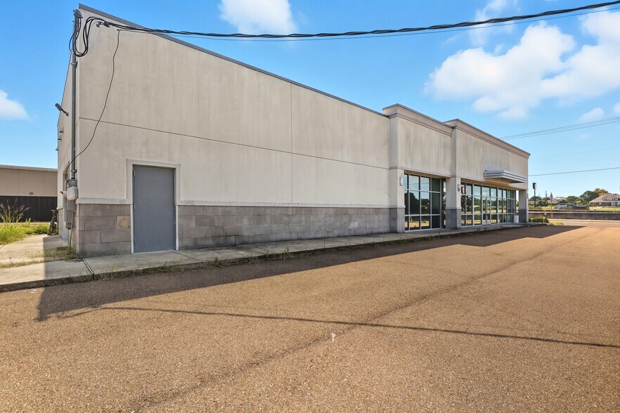4680 I-55 N Frontage Rd, Jackson, MS à louer - Photo de l’immeuble – Image 3 sur 27