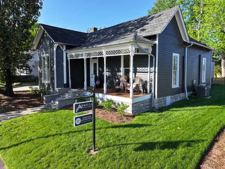 245 3rd Ave N, Franklin, TN à louer - Photo de l’immeuble – Image 1 sur 4